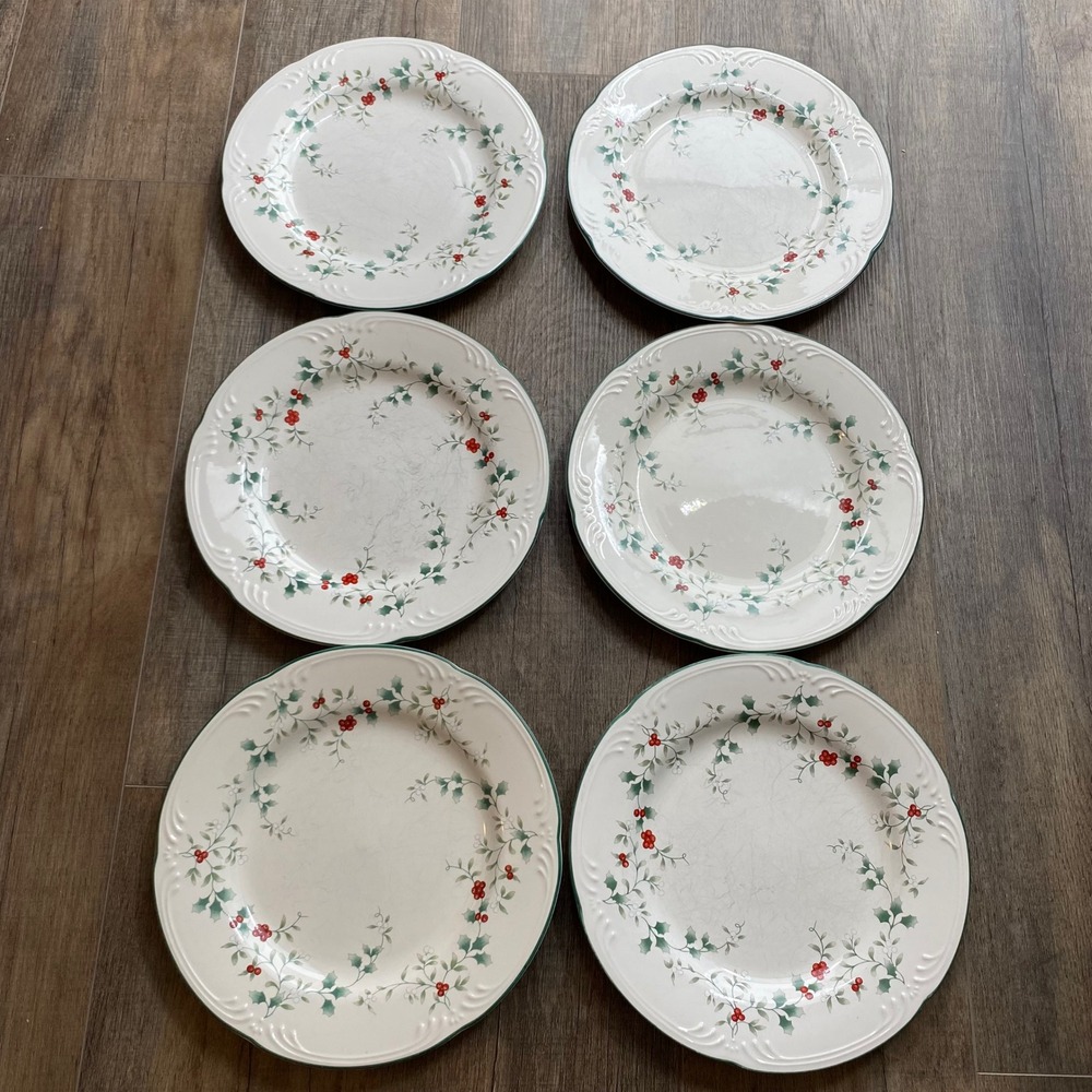 Pfaltzgraff Winterberry Dinner Plates Set of 6 Christmas Holly Berries 10 in